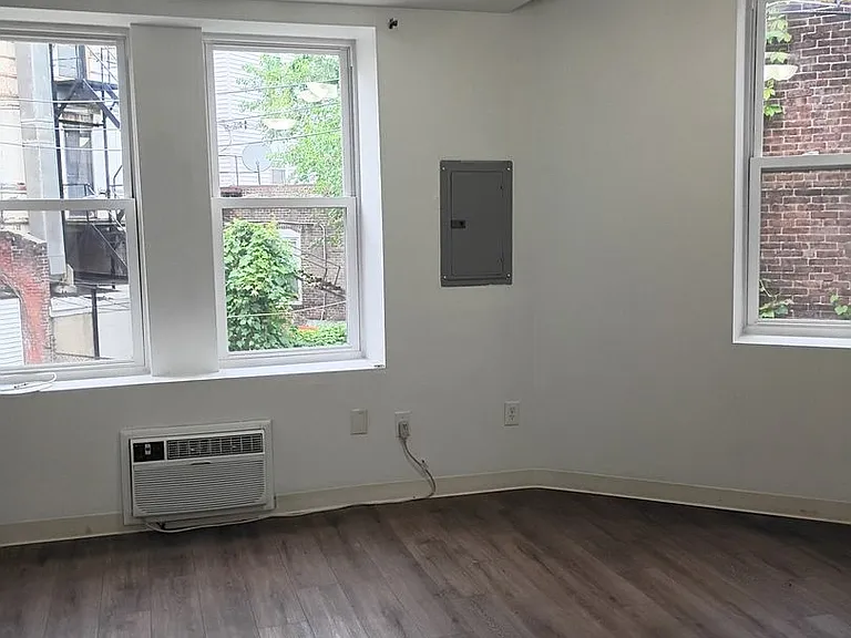 1412 Windrim Avenue — Photo 2