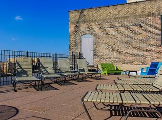 2828 N. Pine Grove, Chicago, IL 60657