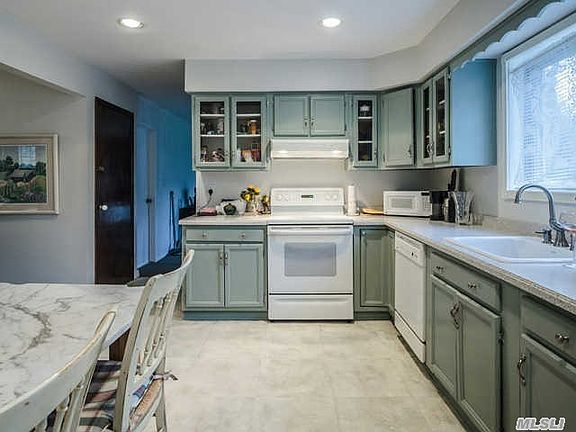 5th image of 34 Winthrop Dr
