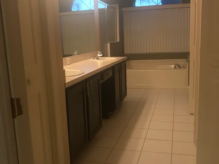 906 Thousand Oaks Blvd — Photo 21