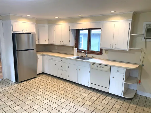 53 Oakland St #2, Medford, MA 02155