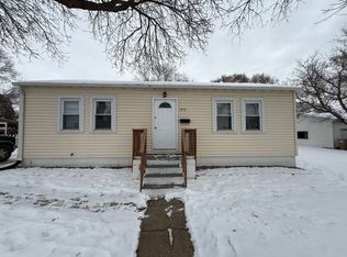 1013 6th St SW, Minot, ND 58701