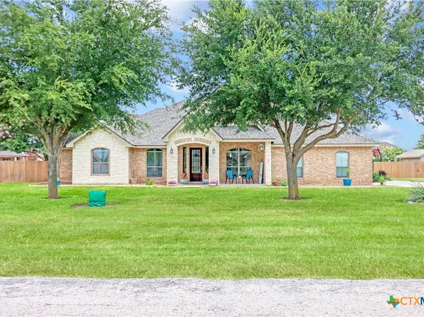 1446 Emily Ln, Seguin, TX 78155