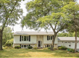 N1541 Woodlawn Dr, Fort Atkinson, WI 53538