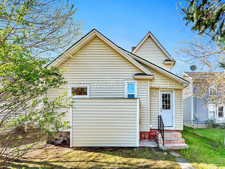 425 Woodlawn St SE — Photo 36