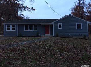 57 Hilltop Ln, Wheatley Heights, NY 11798