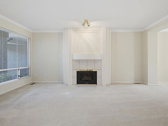 5th image of 15988 83rd Ave #107
