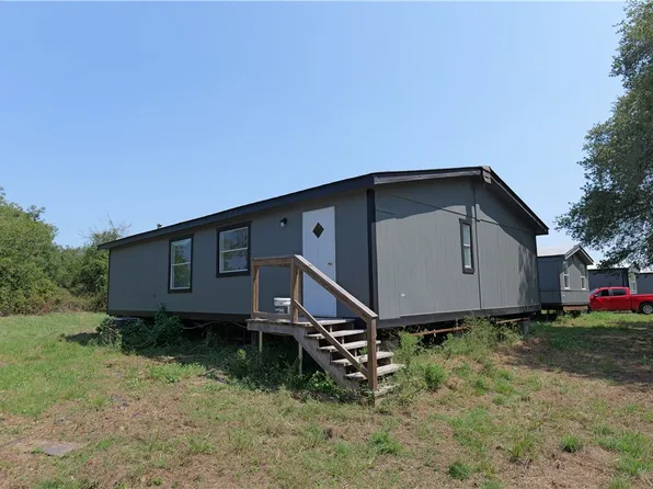 732 E Rogers St, Normangee, TX 77871