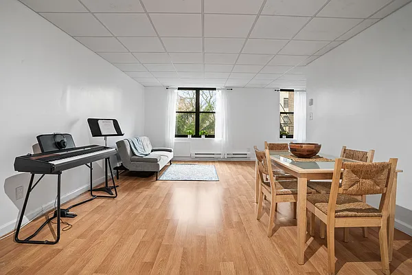 Sold by BREU CHURCHILL | media 2