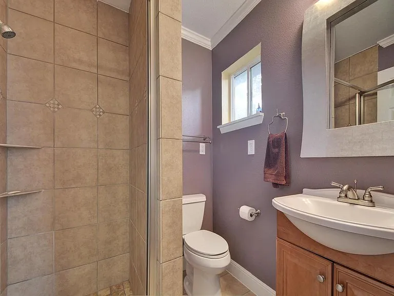 610 W North Loop Blvd — Photo 20
