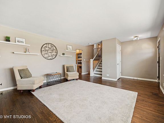 3rd image of 2808 N Kennicott Ave