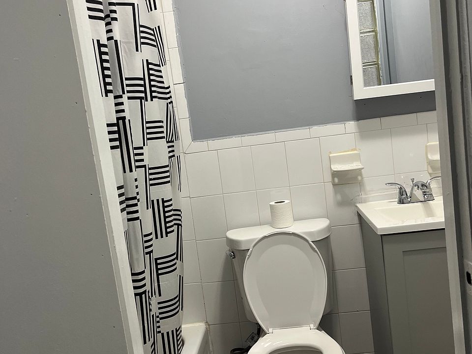 2nd image of 520 25th St
