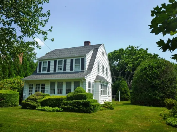 https://photos.zillowstatic.com/fp/c6c61038482962053f158bef1440ff48-p_e.webp