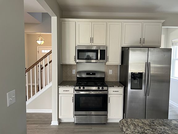 4th image of 229 Skyway Dr