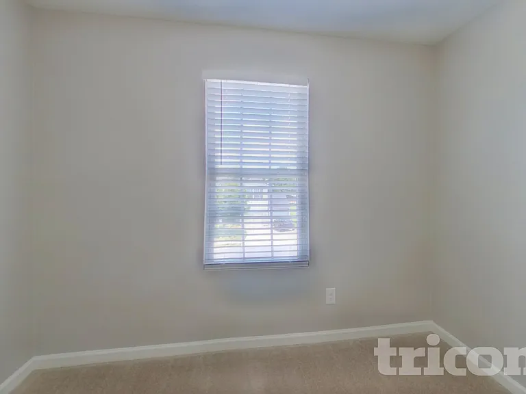 917 Redford Ln — Photo 12