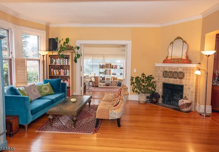 110 Montclair Ave — Photo 8