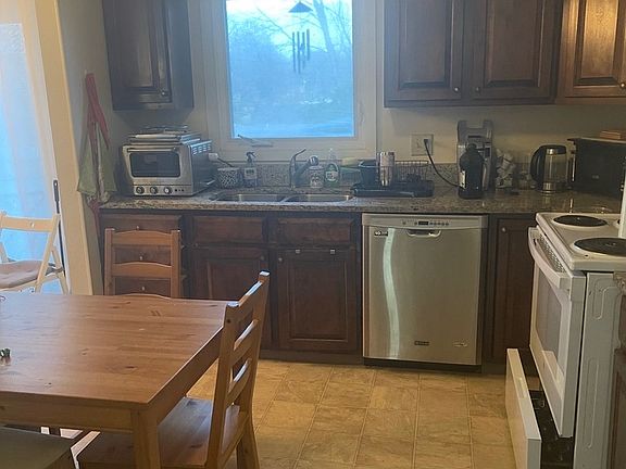 3rd image of 712 Wheaton Rd