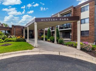 4 Pine Tree Dr APT 233, Arden Hills, MN 55112