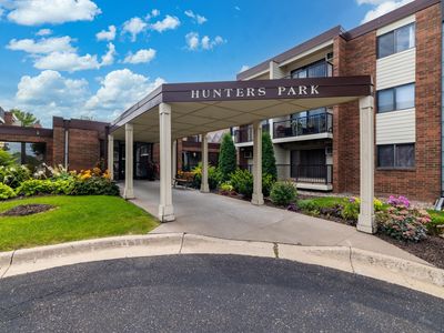 4 Pine Tree Dr APT 233, Arden Hills, MN, 55112