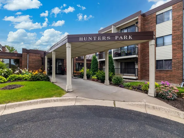 4 Pine Tree Dr APT 233, Arden Hills, MN 55112