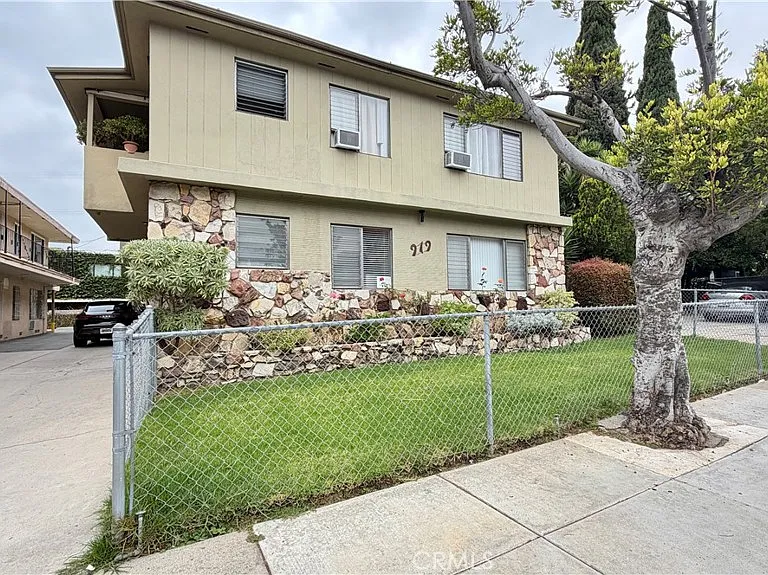 919 N Orange Grove Ave #6 — Photo 2