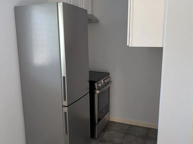 466 Willow Ave — Photo 4