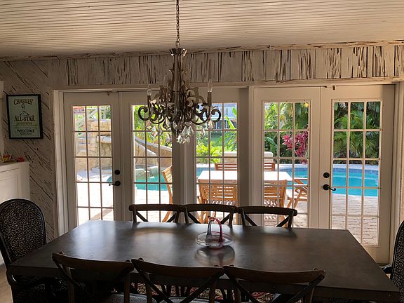 Dining room w/French doors