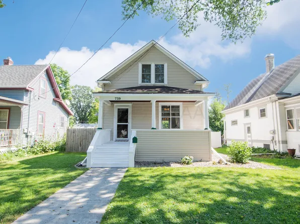 739 1st St N, Fargo, ND 58102