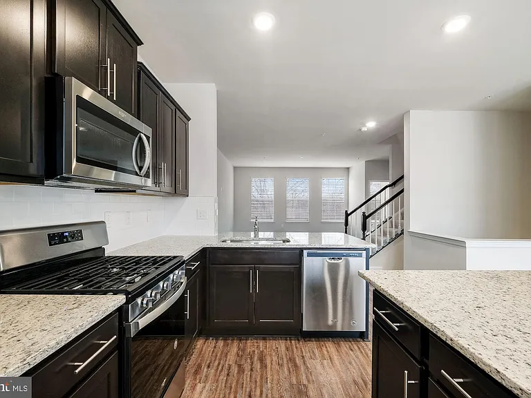 5131 Constitution St — Photo 8
