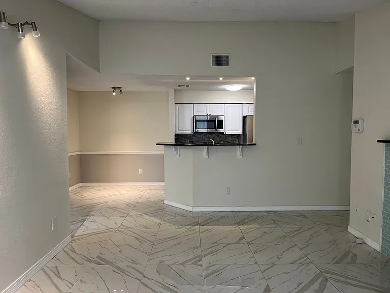 232 Afton Sq #201 — Photo 4