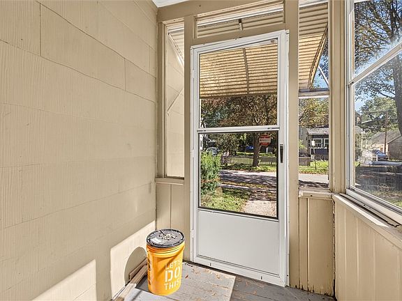 4th image of 39 Rogers Ave