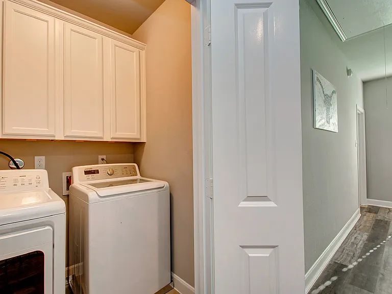 4151 Dupont St — Photo 13
