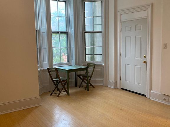 eat in kitchen area/Bay window
