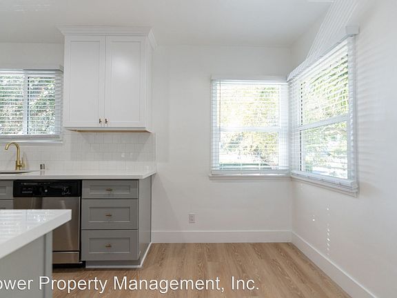 4th image of 3800 Albright Ave #3810