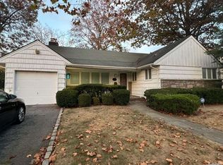 558 Green Pl, Woodmere, NY 11598