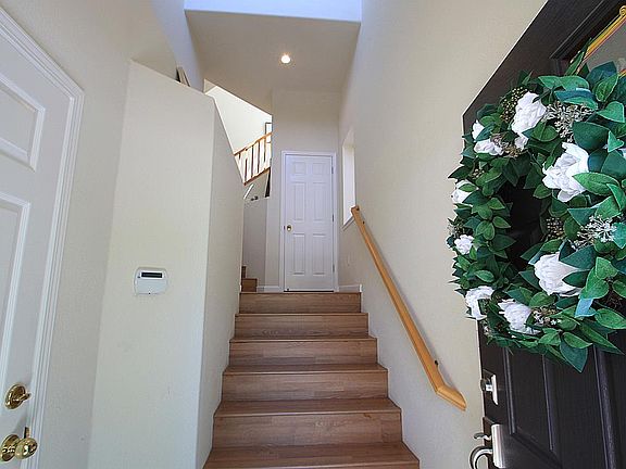3rd image of 22 Baycrest Way