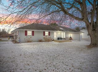 207 N Jonathan St, Oakland, IL 61943