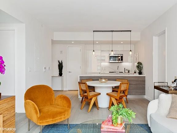 4th image of 505 W 43rd St APT 9B