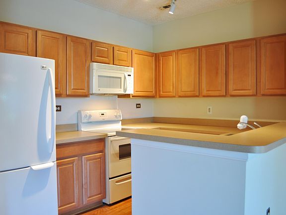 5th image of 259 S Pickett St #8