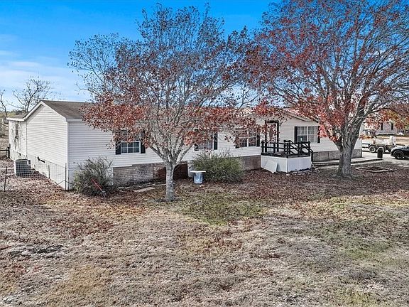 3rd image of 1228 Country Ln
