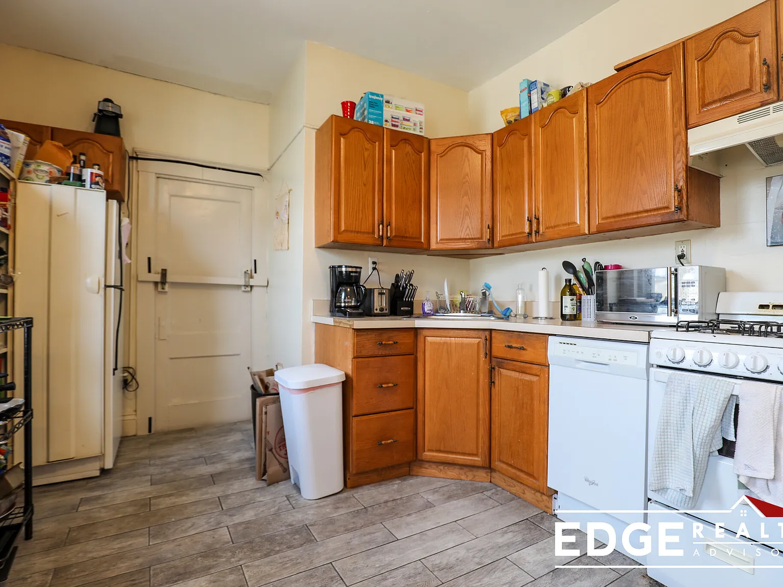 3 bed, 1100 sqft, $3,900 — Photo 3