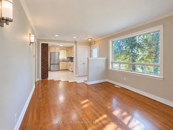 8 Hillside Ave, Vaughan, ON L4K 1X1