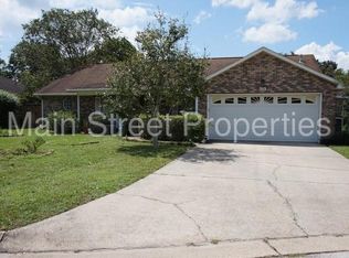 513 Long Lake Dr, Pensacola, FL 32506