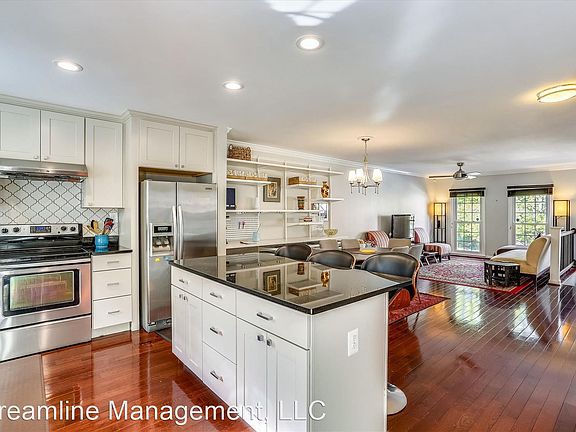 3rd image of 1321 Templeton Pl