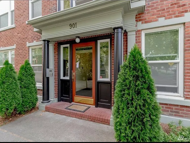 901 NE 43rd St #206 — Photo 3