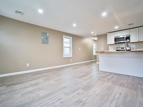 4th image of 1026 Olympia Blvd