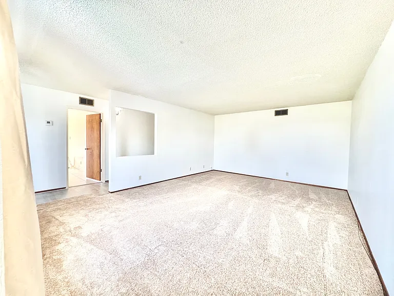 3061 Kansas St — Photo 8