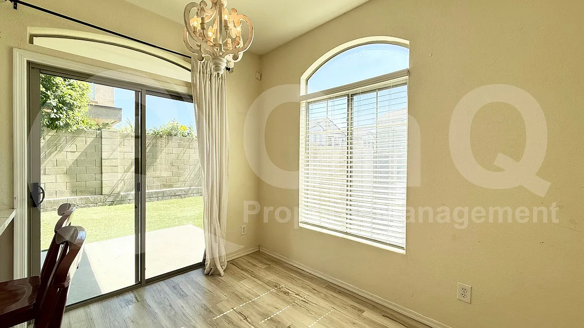 2 bed, 2.5 bath, 1165 sqft, $2,099 — Photo 4