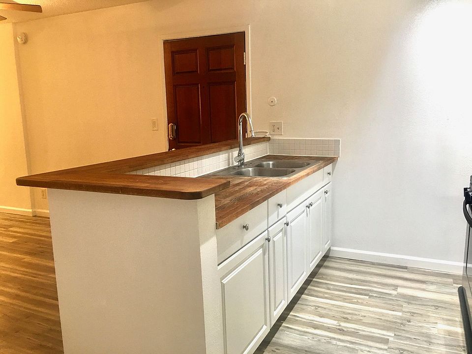 1st image of 18645 Hatteras St Unit 302