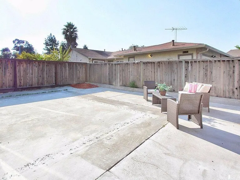 31221 Lily St — Photo 32